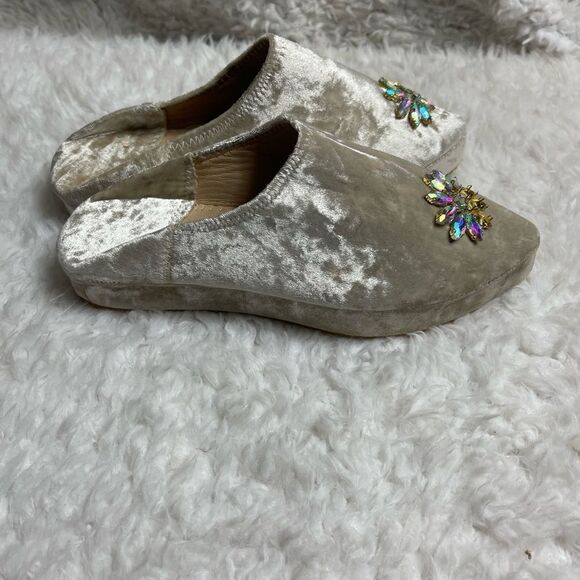 Moroccan Asala beige velvet leather slippers with jewels brooch accent EUR SZ37 - Picture 2 of 8